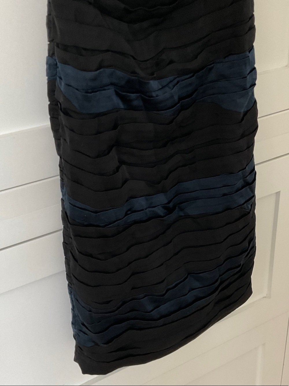 Alice + Olivia Black and Navy Strapless Pleated Silk Dress - Picture 4 of 8